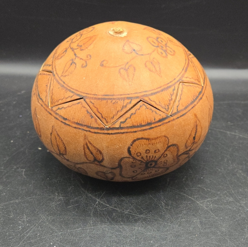 Vtg Hand Carved & Painted Gourd Bowl Box Peruvian Decor Folk Art w/Lid Trinket